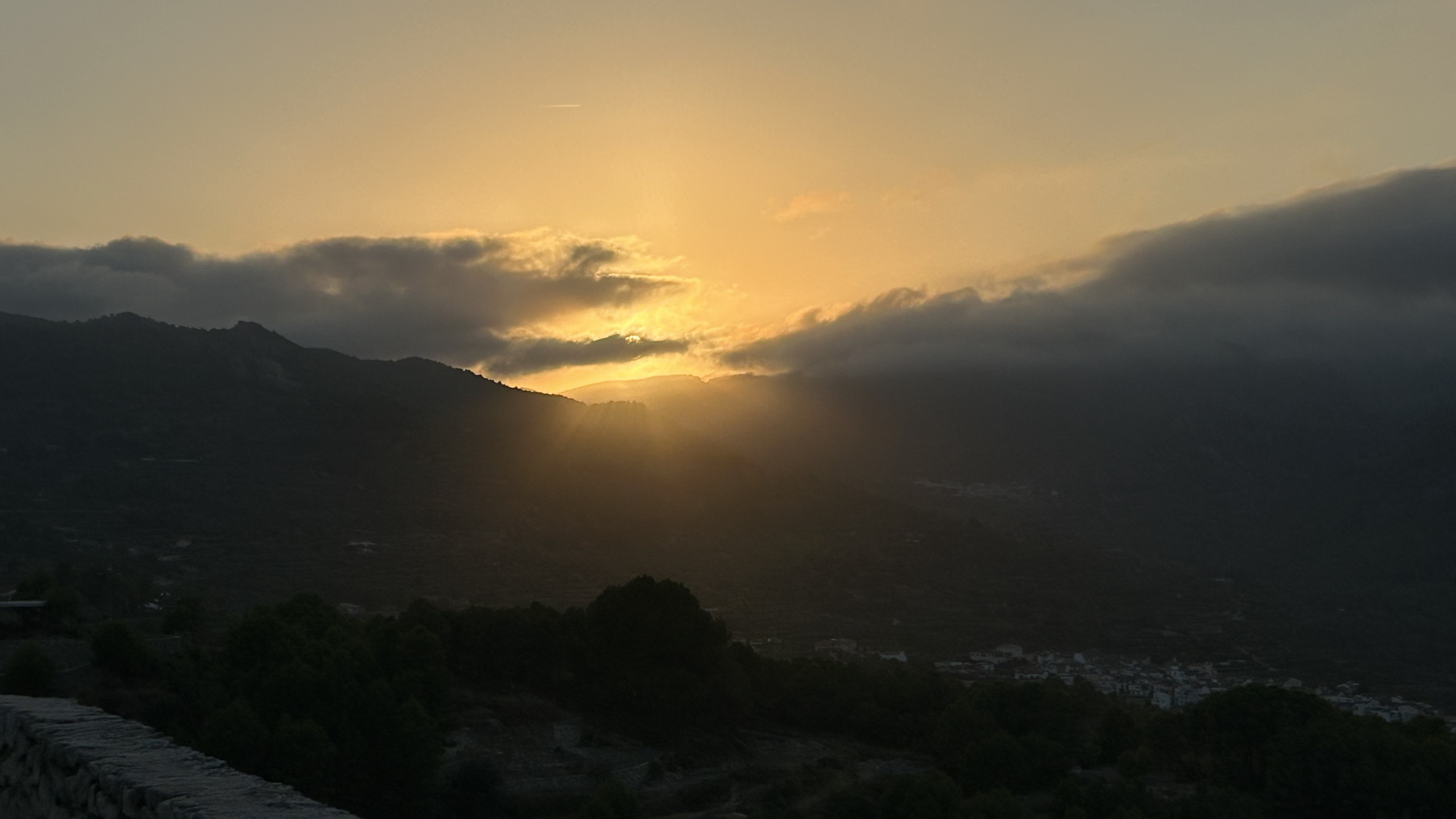 Valle al amanecer, desde el umbral